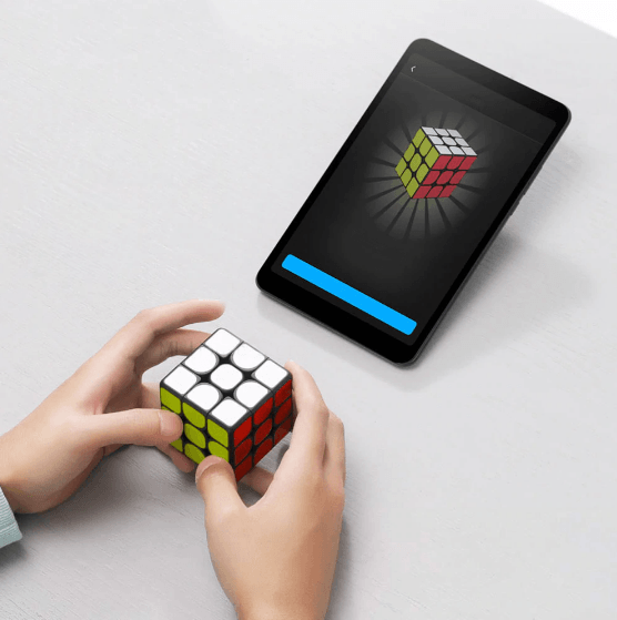 SmartCube - Bluetooth Smart-Solving Rubik's Cube